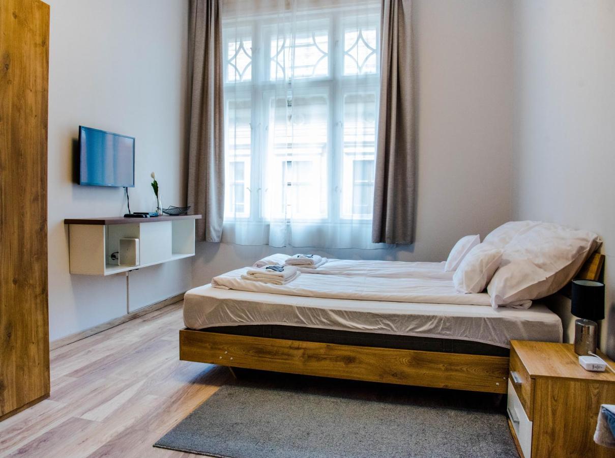 Molnar Apartment Cozy City Center Retreat For 2 Ac & Perfect Location! Budapeste Exterior foto
